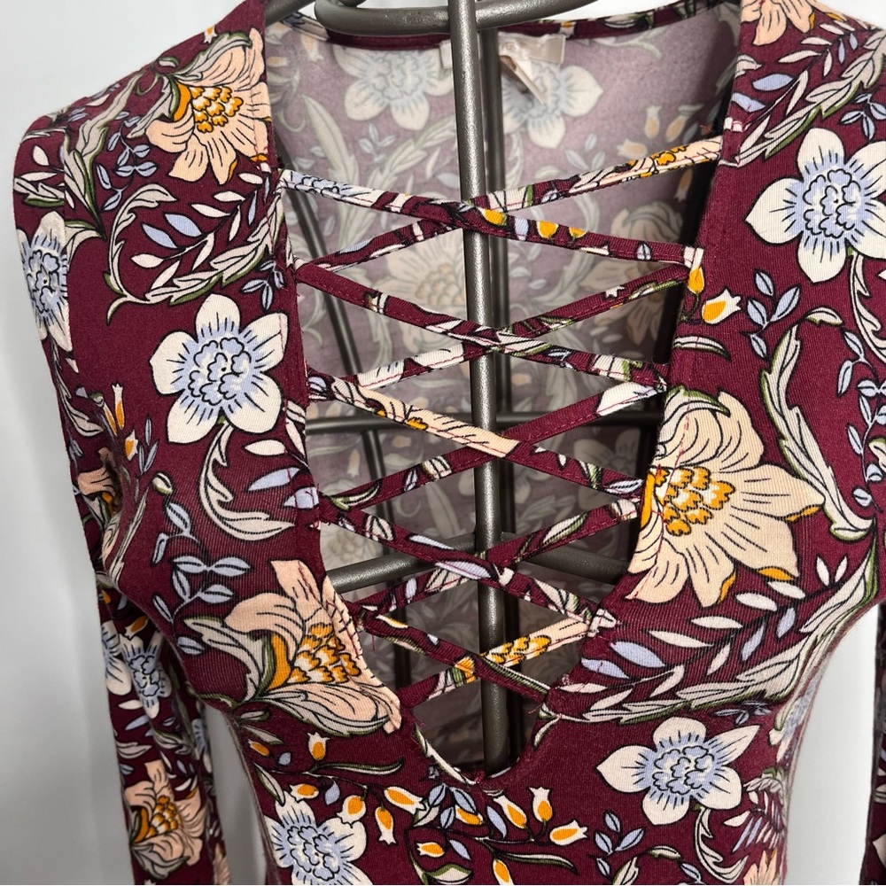 Forever 21 Long Sleeve Floral Boho Plunging Criss Cross Body Suit Size Small - Picture 8 of 13